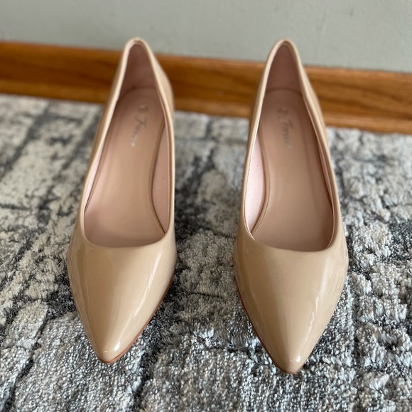 BRAND NEW -FOREVER LINK, point toe pumps - Picture 2 of 3